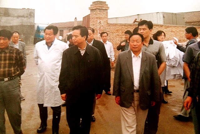 時任陜西省委書記李建國到我集團(tuán)陜西分公司項(xiàng)目現(xiàn)場指導(dǎo)調(diào)研工作